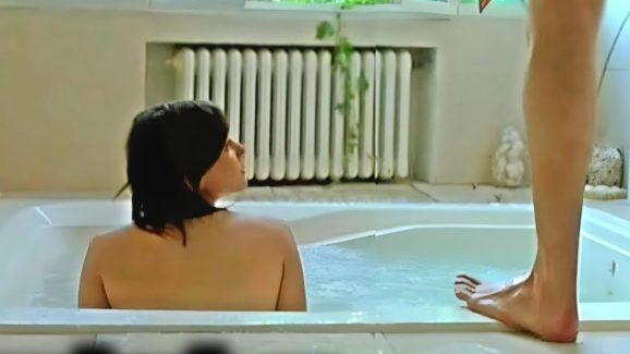 OTT Movie : రొమాన్స్ చేస్తూ అడ్డంగా దొరికిపోయే అన్నా చెల్లెలు … క్రేజీ రొమాంటిక్ మూవీ
