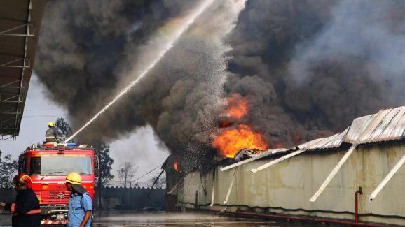 Kolkata Fire Accident: కోల్ కతాలో ఘోర అగ్నిప్రమాదం.. 14 మంది సజీవ దహనం!