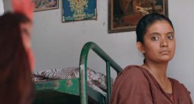 OTT Movie : ఆంటీలను మాత్రమే ప్రేమించే ఆటగాడు .. పనయ్యాక వీడిచ్చే ట్విస్ట్ కి చుక్కలే