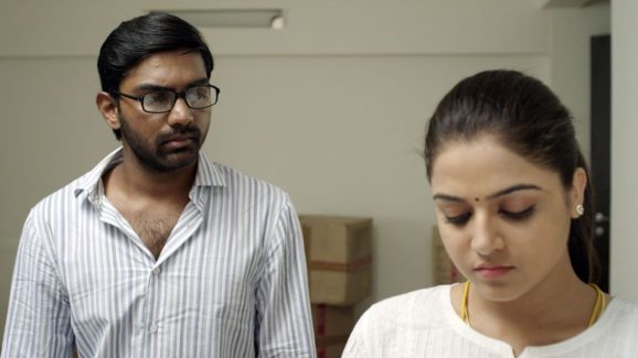 OTT Movie : భర్త ముందే ఎక్స్ బాయ్ ఫ్రెండ్స్ తో… భార్యనే రే*ప్ చేసే భర్త… ట్విస్ట్ లతో మెంటలెక్కించే తమిళ రొమాంటిక్ మూవీ