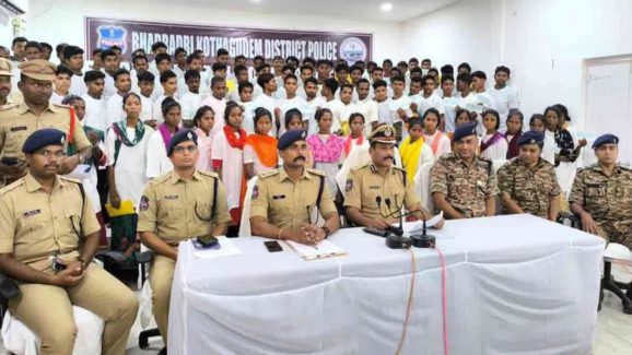 Maoists surrender: మావోయిస్ట్ పార్టీకి బిగ్ షాక్.. లొంగిపోయిన 86 మంది మావోలు