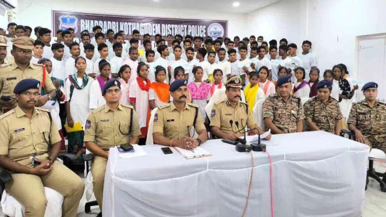 Maoists surrender: మావోయిస్ట్ పార్టీకి బిగ్ షాక్.. లొంగిపోయిన 86 మంది మావోలు