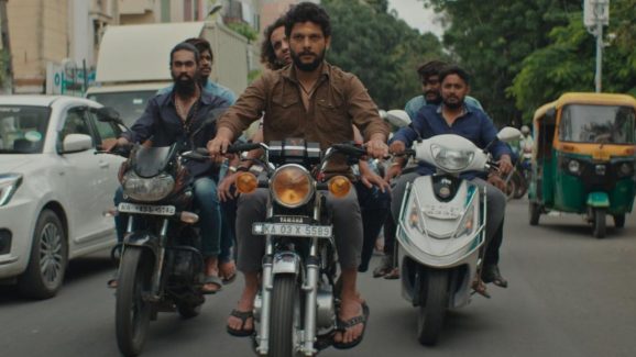 OTT Movie : వే*శ్య తో ఫ్రెండ్ మర్డర్ కి పక్కా ప్లాన్ … స్నేహితుడి చావుకి రివేంజ్ స్కెచ్ … మైండ్ బ్లాక్ చేసే మిడిల్ క్లాస్ ఎంటర్టైనర్