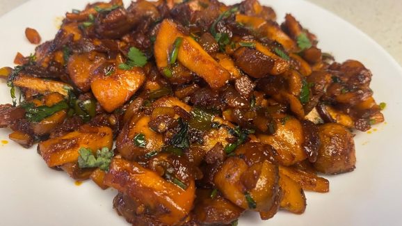 Mushrooms Recipes: బటన్ మష్రూమ్స్ ఇలా రోస్ట్ చేశారంటే అదిరిపోతుంది, చపాతీ రోటీ అన్నంతో ఈ వేపుడు టేస్టీగా ఉంటుంది