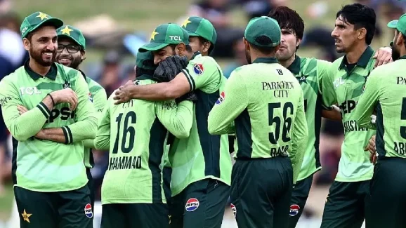 NZ beat Pak: కివీస్ గడ్డపై వరుసగా 12 వన్డేల్లో ఓడిన పాక్… పరువు మొత్తం పాయె ? NZ beat Pak: కివీస్ గడ్డపై వరుసగా 12 వన్డేల్లో ఓడిన పాక్… పరువు మొత్తం పాయె ?