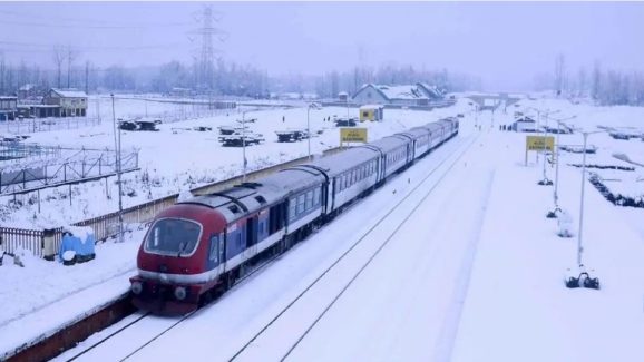 Pahalgam terror attack: పహల్గామ్ ఉగ్ర దాడి.. అందుబాటులో 22 రైళ్లు Pahalgam terror attack: పహల్గామ్ ఉగ్ర దాడి.. అందుబాటులో 22 రైళ్లు