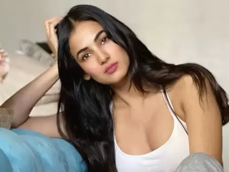 Actress Sonal Chauhan Photo Gallery