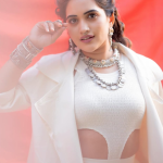 Sravanthi Chokarapu : స్టైలిష్ లుక్ లో అదరగొడుతున్న స్రవంతి.. చూపు తిప్పుకోవడం కష్టమే..