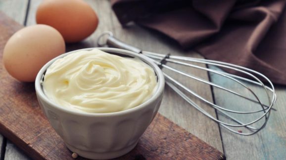 Mayonnaise: మయోనైజ్ లొట్టలేసుకుంటూ తింటున్నారా ?  ఈ విషయాలు తెలిస్తే అస్సలు తినరు