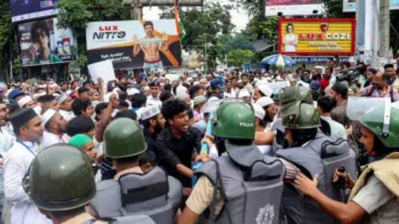 Waqf Bill Protest : వక్ఫ్ బిల్లు ఆమోదంపై ముస్లింలు సీరియస్.. దేశవ్యాప్తంగా భారీ నిరసనలు