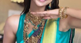 Meenakshi Chaudhary: మస్తీ చేస్తున్న మీనాక్షి.. ఒంటి నిండా నగలతో ముద్దొస్తోందిగా.!