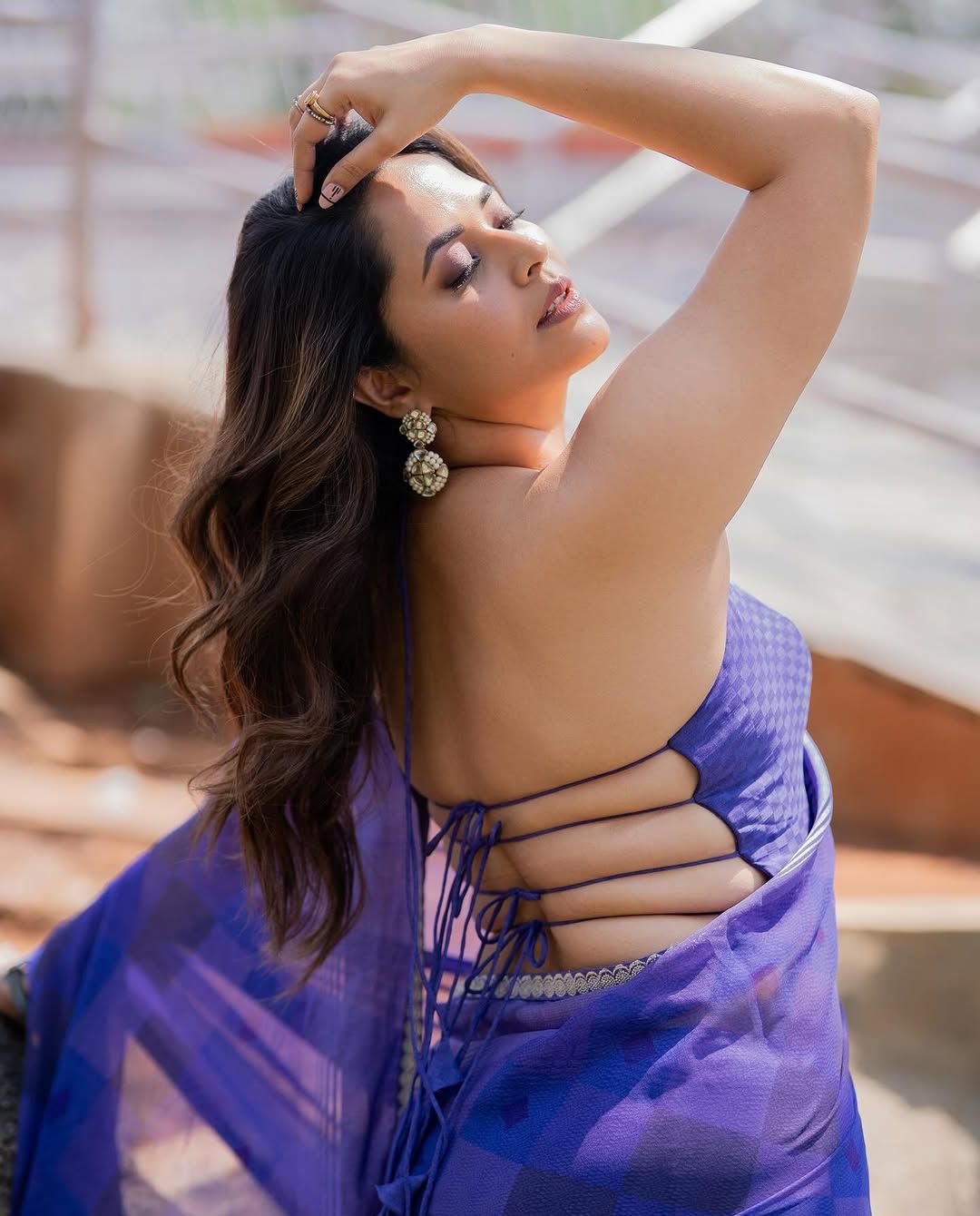 Anasuya: శారీలో కూడా చెమటలు పట్టిస్తున్న అనసూయ. బ్యాక్ లెస్ అందాలతో ఊపిరాడనివ్వకుండా..!