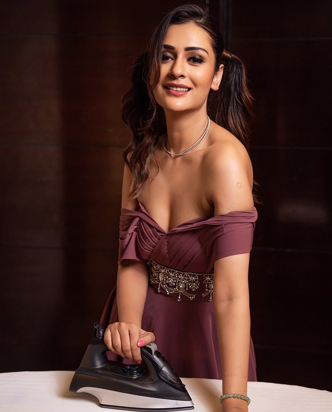 Payal Rajput: హాట్ ఫోజులతో టెంప్ట్ చేస్తున్న పాయల్.. ఫోటోలు వైరల్..!