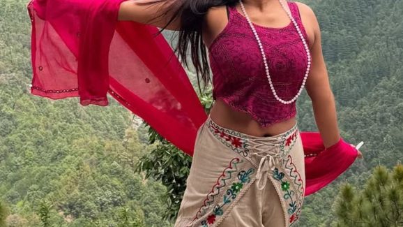 Vishnu Priya: కొండల మధ్య ప్రకృతిని ఆస్వాదిస్తున్న విష్ణు ప్రియ..!