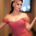 Sunny Leone: అందాలతో అదరహో అనిపిస్తున్న సన్నీ లియోన్.. ఫోటోలు వైరల్..!