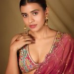 Hebah Patel: చీరలో ‘ఓదెల’ బ్యూటీ అందాలు.. చూపుతోనే కవ్విస్తోందిగా.!
