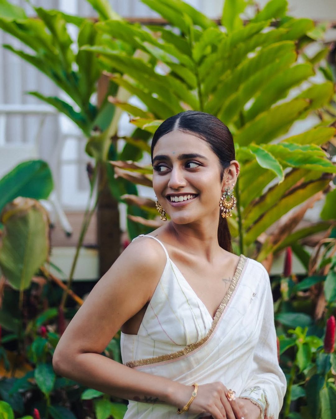 Priya Prakash Varrier: చీరకట్టులో వింక్ బ్యూటీ.. నీలో ఈ యాంగిల్ కూడా ఉందా.?