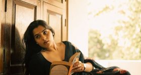 Kavya Kalyanram: చీరకట్టులో చిన్నది.. యూత్‌ను ఉర్రూతలూగించే ఫోజుల్లో ఫోటోలు