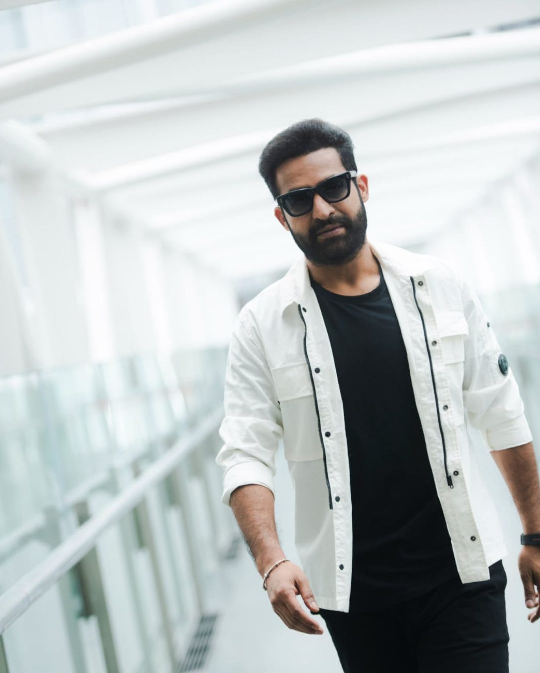 NTR: అల్ట్రా స్టైలిష్ లుక్‌లో తారక్.. ఏమున్నాడ్రా బాబు అనిపిస్తున్న ఫోటోలు