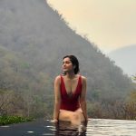 Raashii Khanna: స్విమ్మింగ్ పూల్‌లో అందాల ఆరబోతతో రెచ్చిపోయిన రాశీ ఖన్నా..