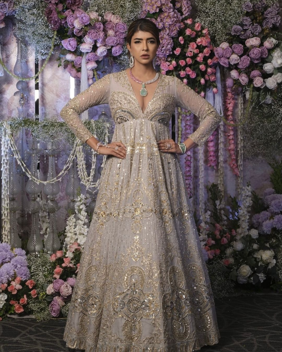 Manchu Lakshmi: డీప్ నెక్ డ్రెస్సులో మంచు లక్ష్మి.. అందాల ఆరబోత పెంచేసిందిగా.!