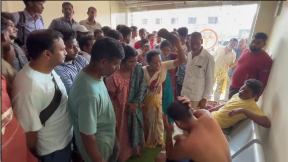 AP News : మహిళల న్యూడ్ వీడియోస్.. డాక్టర్‌ను చితక్కొట్టి..