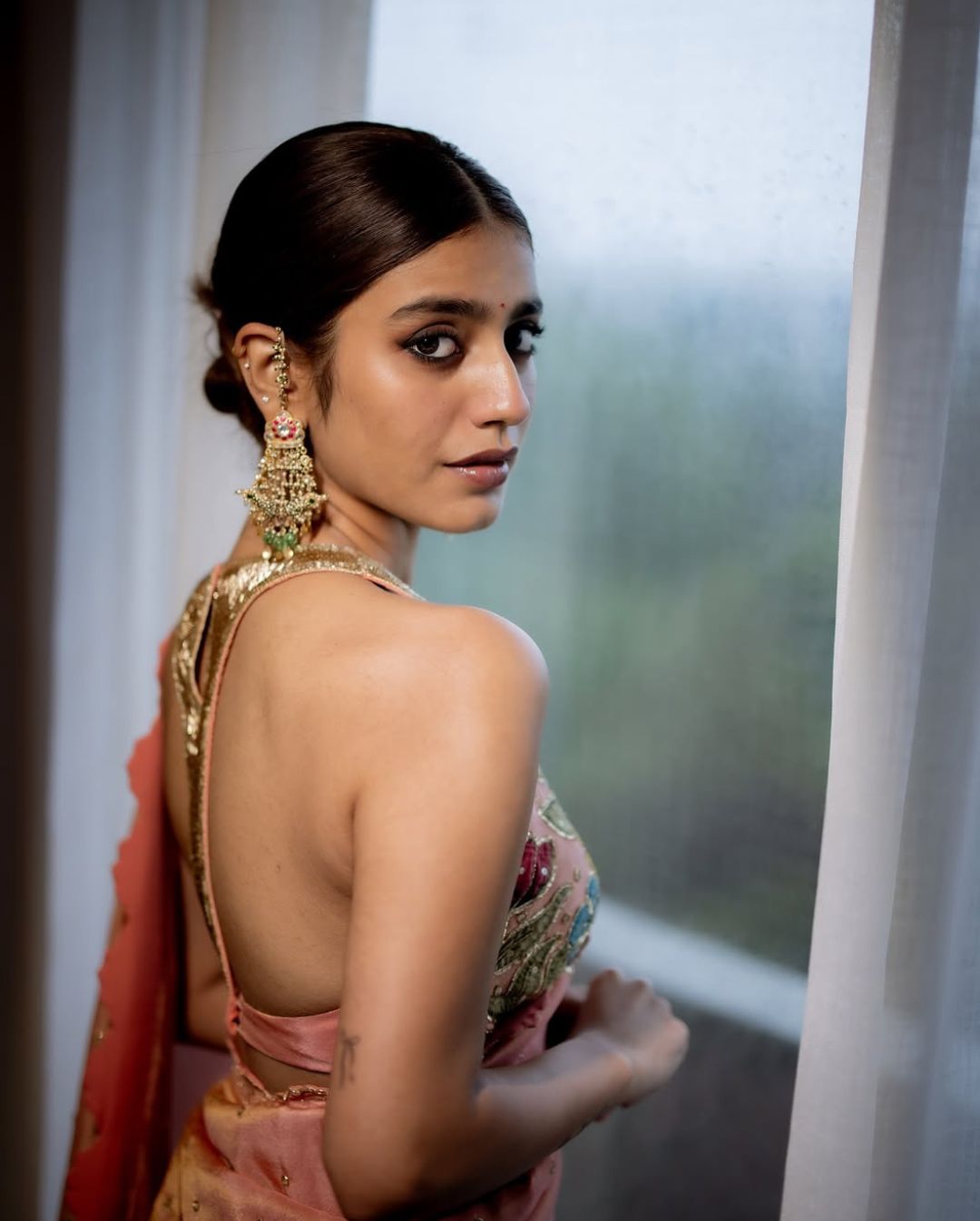 Priya Prakash Varrier: కొత్త యాంగిల్ చూపిస్తున్న ప్రియా ప్రకాశ్ వారియర్.. ఫ్యాన్స్ ఫిదా