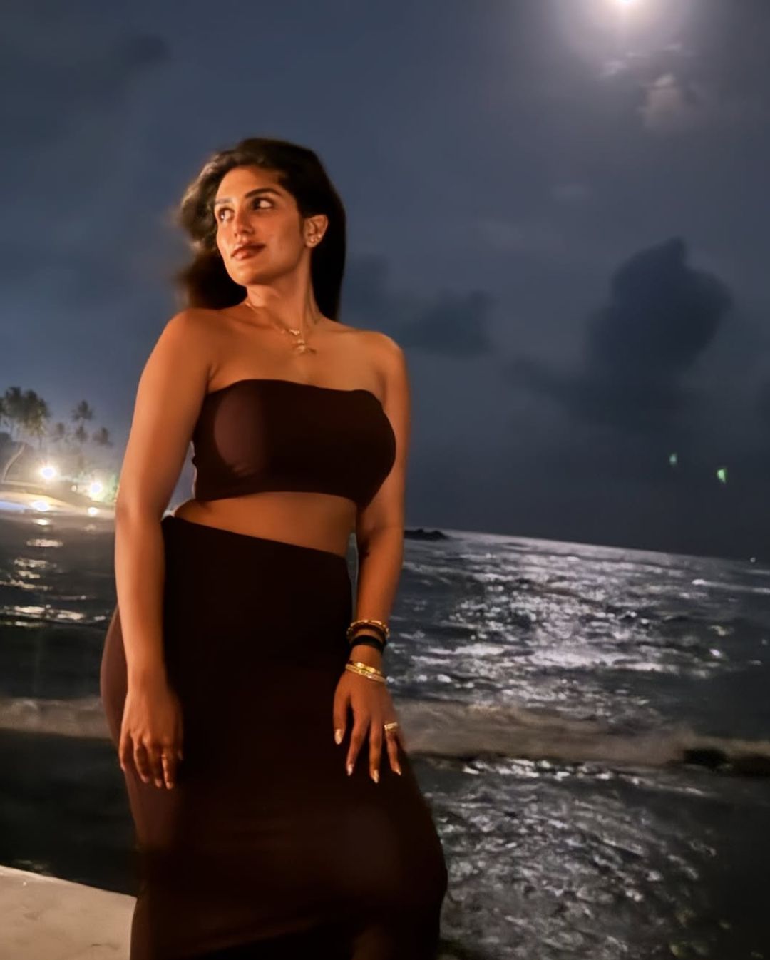 Bandaru Supritha: బీచ్‌లో అందాలన్నీ చూపిస్తూ రచ్చ చేస్తున్న సుప్రిత.. తట్టుకోవడం కష్టమే.!