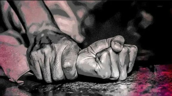 Hyderabad : కారులో విదేశీ యువతిపై అత్యాచారం.. హైదరాబాద్‌లో దారుణం