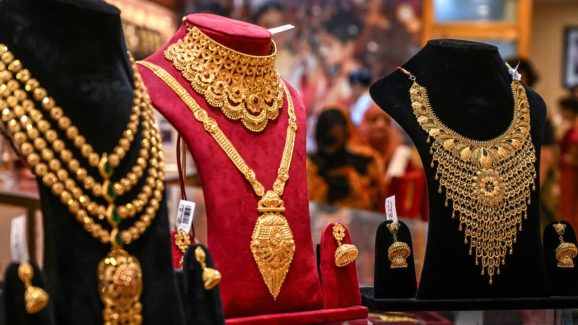 Gold Rate Today : తులం రూ.98 వేలు.. బంగారం ఇప్పుడు కొనాలా? వద్దా?