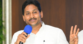 Divya Bharathi : చీరలో ముద్దుగుమ్మ గ్లామర్ ట్రీట్‌కు కుర్రకారకు ఫిదా.. ఎంత క్యూట్ గా ఉందో..