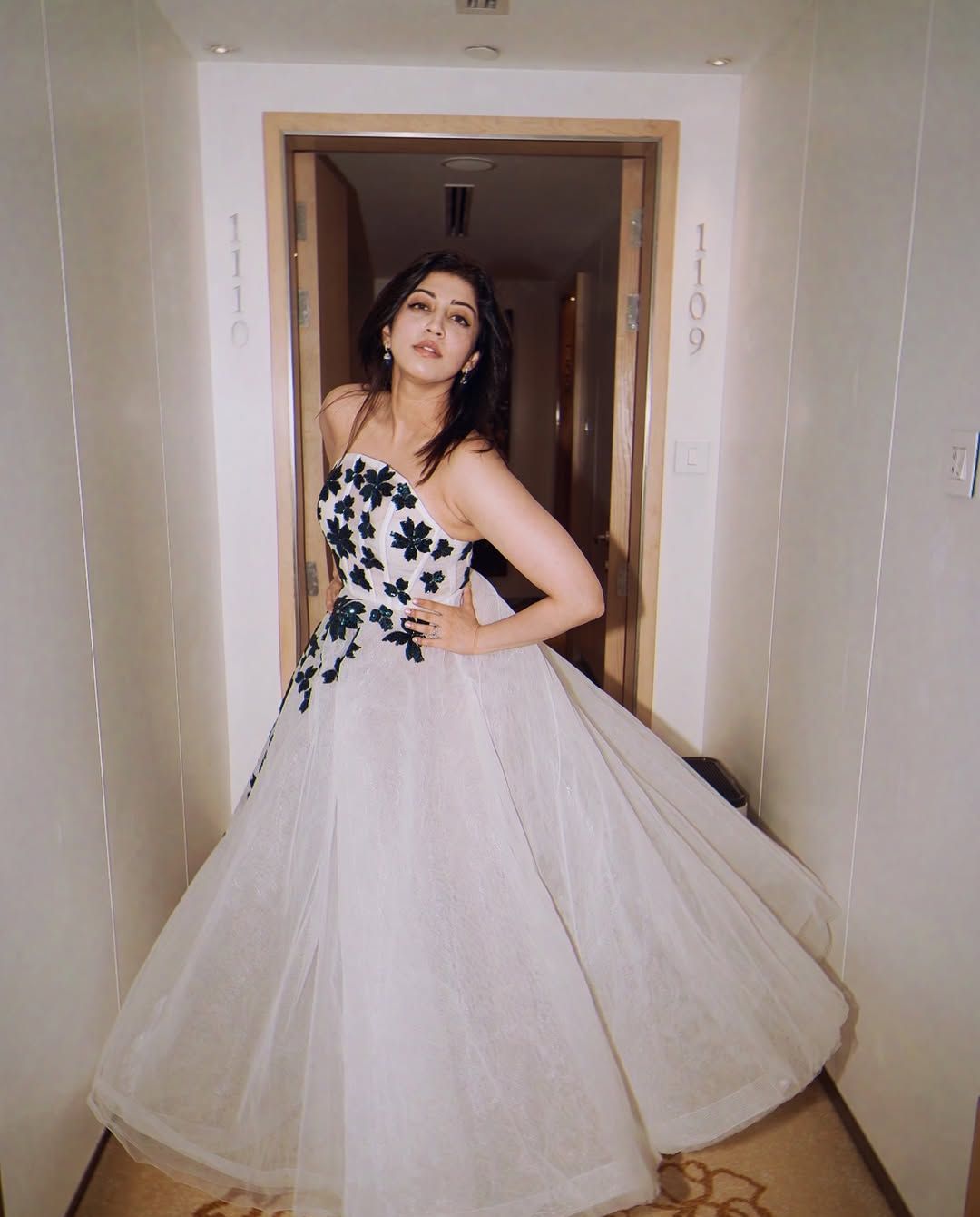 Pranitha Subhash: వైట్ ఫ్రాక్ లో చందమామలా కనిపించిన ప్రణీత.. ఎంత అందంగా వుందో కదా..!
