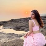 Mouni Roy: బీచ్‌లో సన్‌రైజ్ ఎంజాయ్ చేస్తున్న మౌనీ రాయ్.. ఆహా మెరిసిపోతోందిగా.!