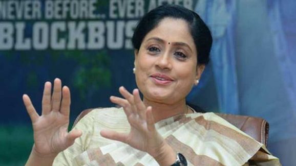 Vijaya Shanthi : చిన్నప్పుడే అమ్మ నాన్న చనిపోయారు, జీవితంలో ఎన్నో దెబ్బలు తిన్నాను