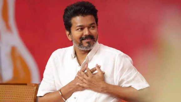 Thalapathi Vijay: సింప్లిసిటీ అంటూ ఫ్యాన్స్, యాక్టింగ్ అంటూ ట్రోల్స్