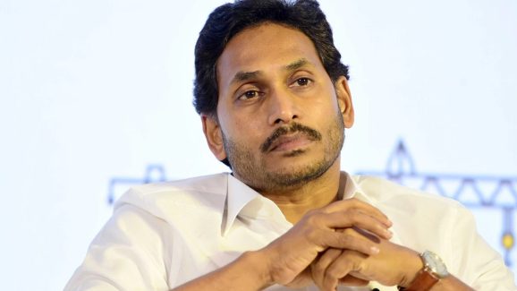 AP Politics: బాబుకు చెక్ .. సొంత పార్టీ నేతలే !