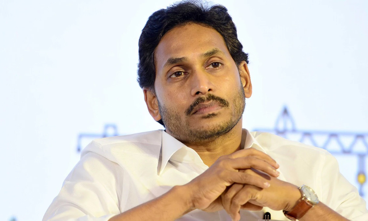 AP Politics: బాబుకు చెక్ .. సొంత పార్టీ నేతలే !
