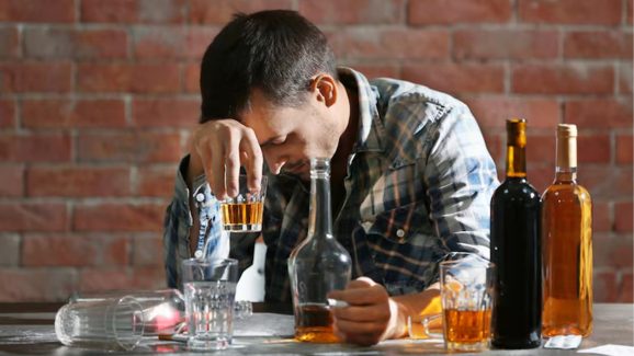 Alcohol: మందుబాబులు.. మందు తాగే ముందు కాసింత జాగ్రత్త..