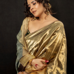 Anasuya Bharadwaj: గోల్డ్ కలర్ శారీలో మెరిసిపోతున్న అను.. ఏమందం మామా..