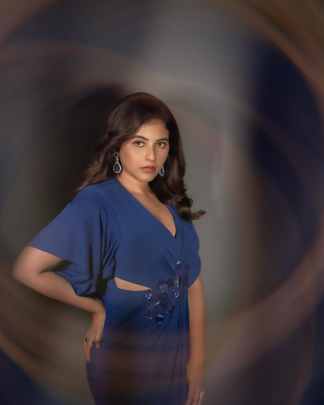 Anjali :  బ్లూ కలర్ టైట్ డ్రెస్ లో అంజలి లేటెస్ట్ లుక్.. చూపు తిప్పుకోలేరు..