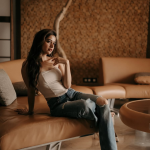 Ashika Ranganath : మత్తెక్కించే చూపులతో..వయ్యాలతో కేక పుట్టిస్తున్న ఆషికా..
