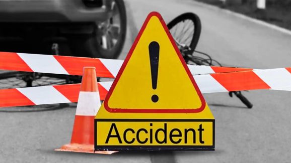 Mogalturu Crime news: మెుగల్తూరు హైవేపై అదుపుతప్పిన బొలెరో వ్యాన్.. ఇద్దరు మృతి, నలుగురికి గాయాలు