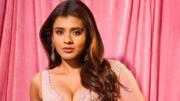 Hebah Patel : గ్లామర్ రోల్స్ అందుకే చేశాను..ఇన్నాళ్లకు నిజాన్ని బయటపెట్టిన హెబ్బా..!