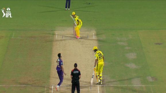 KKR Vs CSK : చెపాక్ లో చెన్నైకి షాక్.. కేకేఆర్ టార్గెట్ ఎంతంటే..?