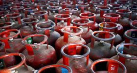 LPG Prices: గుడ్ న్యూస్..గ్యాస్ ధరలు తగ్గాయోచ్, ఎంతకు చేరుకున్నాయంటే