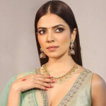 Malavika Mohanan : పబ్లిక్ గానే ముద్దు అడిగారు.. హీరోయిన్ లైఫ్ లో షాకింగ్ ఘటన..