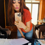 Malavika Mohanan : మిర్రర్ ముందు సెల్ఫీలతో రెచ్చగొడుతున్న ప్రభాస్ బ్యూటీ.. ఏముంది బాబాయ్..