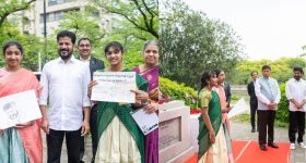 Bandaru Supritha: బీచ్‌లో అందాలన్నీ చూపిస్తూ రచ్చ చేస్తున్న సుప్రిత.. తట్టుకోవడం కష్టమే.!