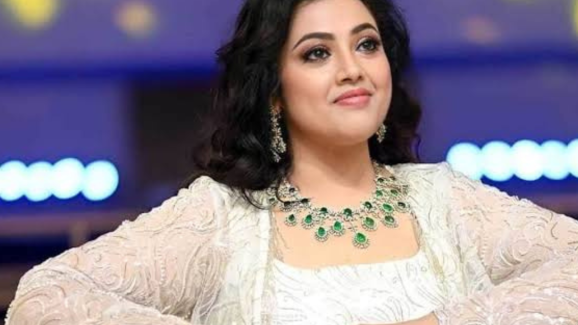 Actress Meena : ధనుష్ తో మీనా రెండో పెళ్లి  వార్తలపై క్లారిటీ.. ఏం చెప్పిందంటే..?
