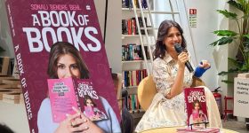 Sonali: మెగాస్టార్ హీరోయిన్ బుక్ రాసేసిందిరోయ్.. అదే స్పెషాలిటీ